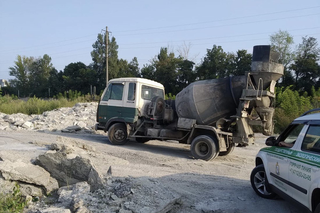 В Курске засекли незаконный слив осадка от бетонной смеси на землю в  частной собственности | ИА Край