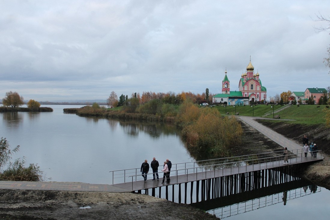 В Курчатове открыли пешеходный мост, который соединил набережную с парком  «Тёплый берег» | ИА Край