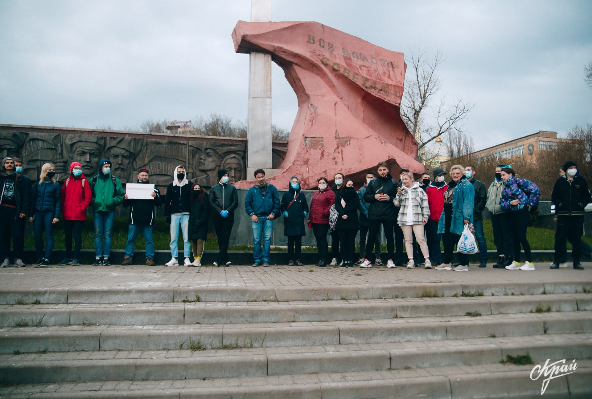 Вышли на площадь. Митинг 21 апреля Курск. Митинг Курск 21 апреля видео.