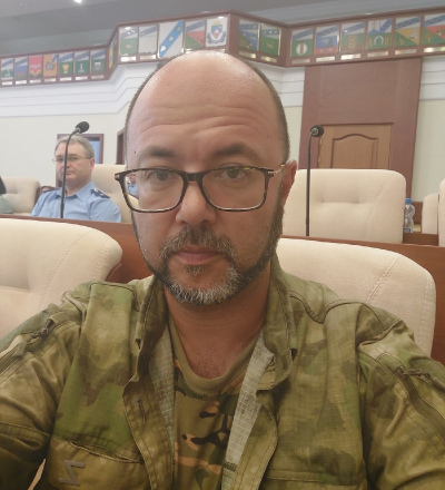 На курского депутата Максима Васильева с дрона скинули листовку с призывом сдаваться в плен