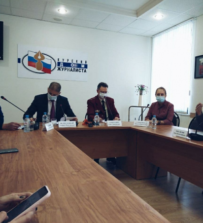 В Курской области не намерены отменять систему QR-кодов до вакцинации 80% населения