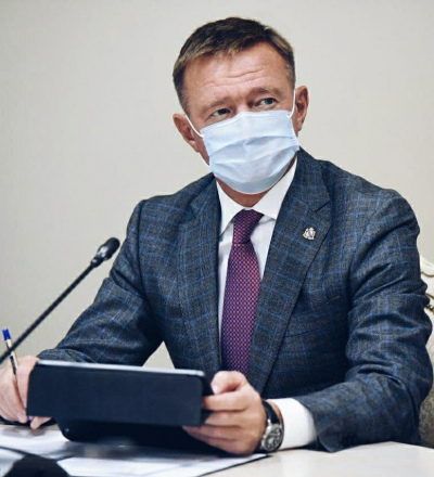 Роман Старовойт призвал не останавливать заключение госконтрактов и работу в Курской области
