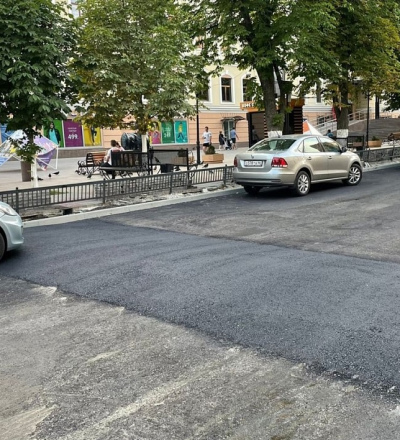 В Центральном округе Курска проводят устройство искусственных дорожных неровностей