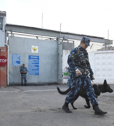 В Курске за передачу сотовых оштрафовали бывшего сотрудника исправительной колонии
