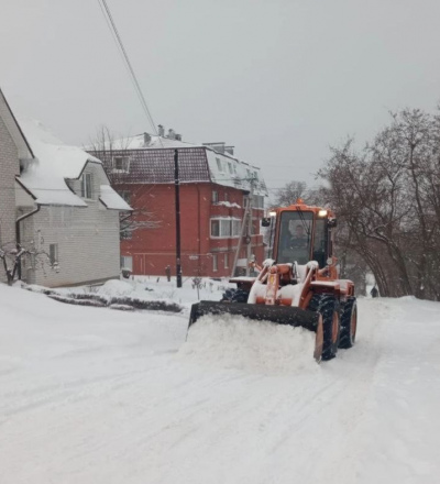 Глава Курска Игорь Куцак попросил освободить проезжую часть и дворы от машин для вывоза снега
