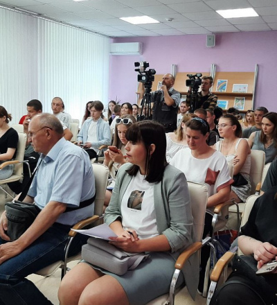 В Курске вручили документы на квартиры 41 ребёнку-сироте