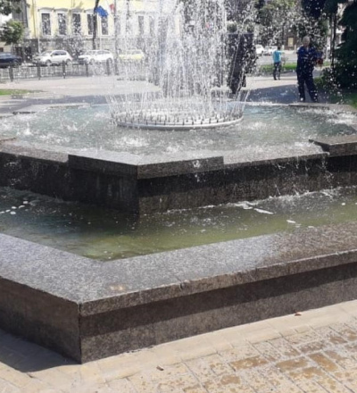 В Курске реконструируют фонтан на улице Ленина, 74