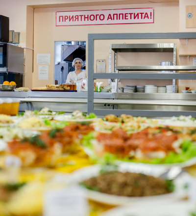 В Курской области работает горячая линия по вопросам организации и качества питания в школах
