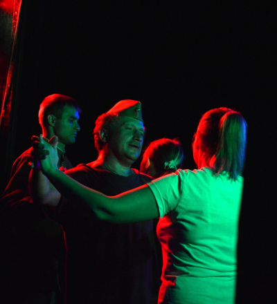 В театре кукол репетируют спектакль &laquo;Когда-нибудь мы вспомним это&raquo; к 80-летию победы в Курской битве