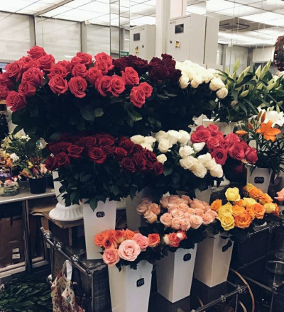 В Курске в нерабочие дни возобновят работу цветочных магазинов и ритуальных услуг