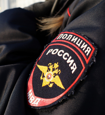 В Курске полицейские задержали женщину, осквернившую памятник в парке Героев Гражданской войны