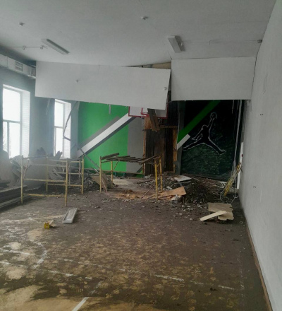 Родители учеников Новокасторенской школы бьют тревогу: подрядчик не восстановил рухнувшую крышу спортзала