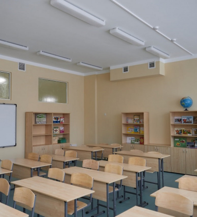 Мэр Курска Игорь Куцак проверил ход работ в гимназии № 63 «Академия успеха» на проспекте Клыкова