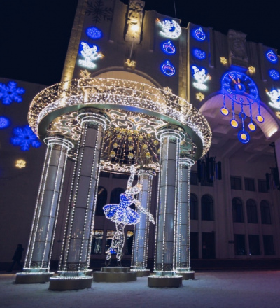 В Курске с 10 февраля начнут убирать украшения с Театральной площади