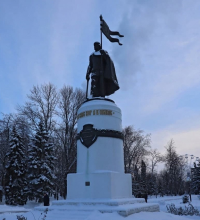 Мэрия Курска получила право собственности на памятник Александру Невскому