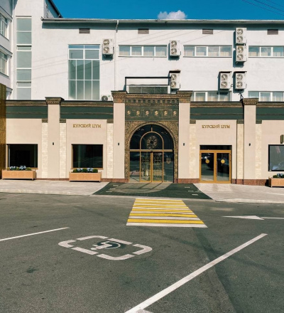 В Курске чиновники дали второй шанс пристройке по соседству с бывшими купеческими банями во дворе ЦУМа