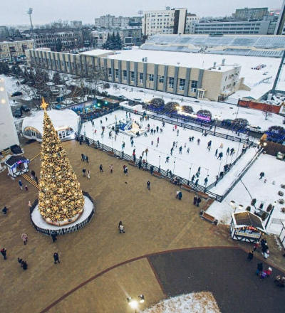 В Курске готовят к открытию каток на Театральной площади