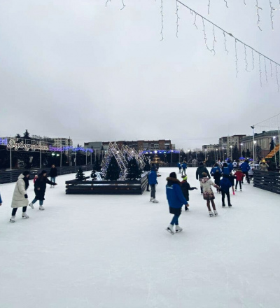 Бесплатный каток на Театральной площади в Курске будет работать при температуре до +10