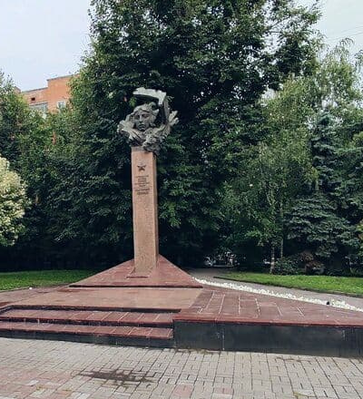 Центр компетенций приглашает курян обсудить благоустройство сквера у памятника Кате Зеленко